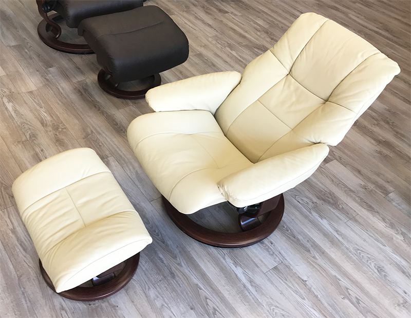 Stressless Chelsea Small Mayfair Paloma Kitt Leather Recliner Chair and Ottoman by Ekornes