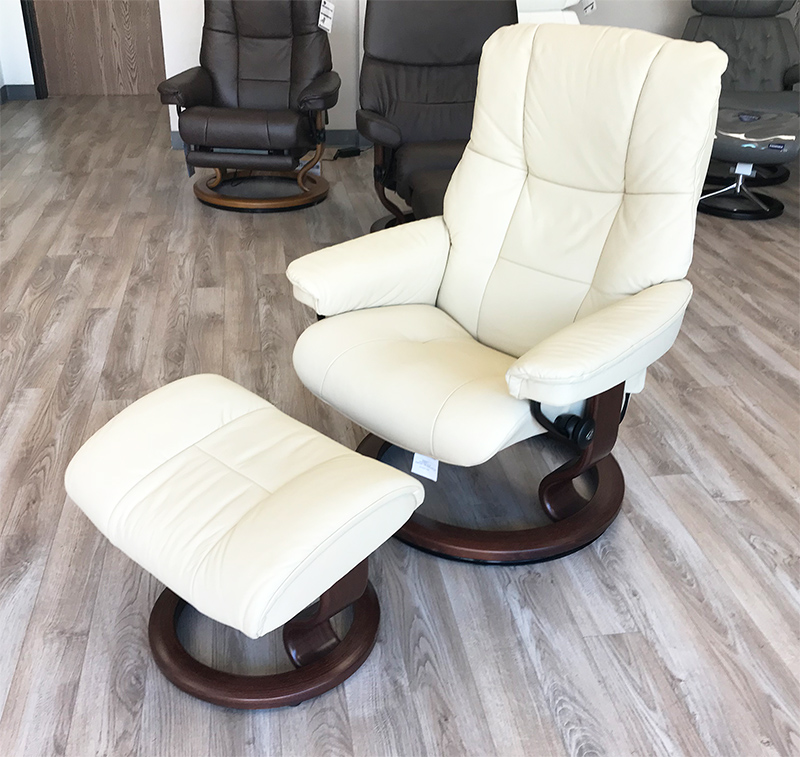 Stressless Kensington Large Mayfair Paloma Kitt Leather Recliner Chair and Ottoman by Ekornes