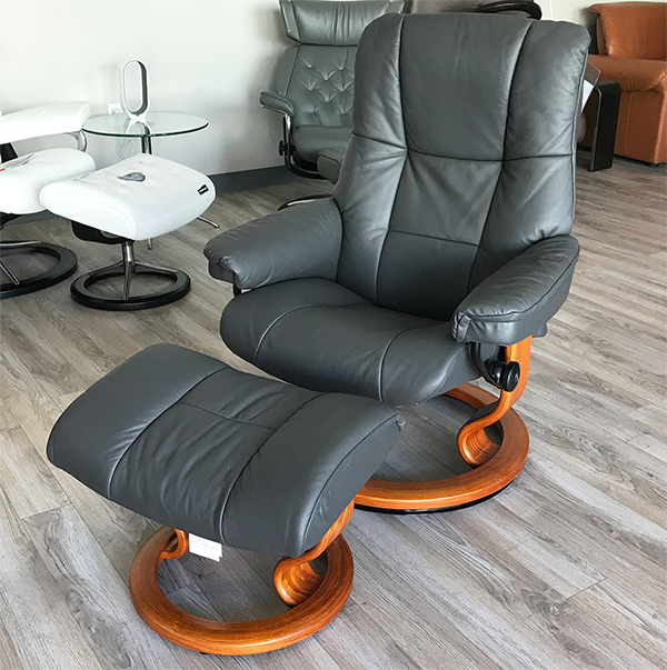 Stressless Kensington Large Mayfair Paloma Rock Leather Recliner Chair and Ottoman by Ekornes