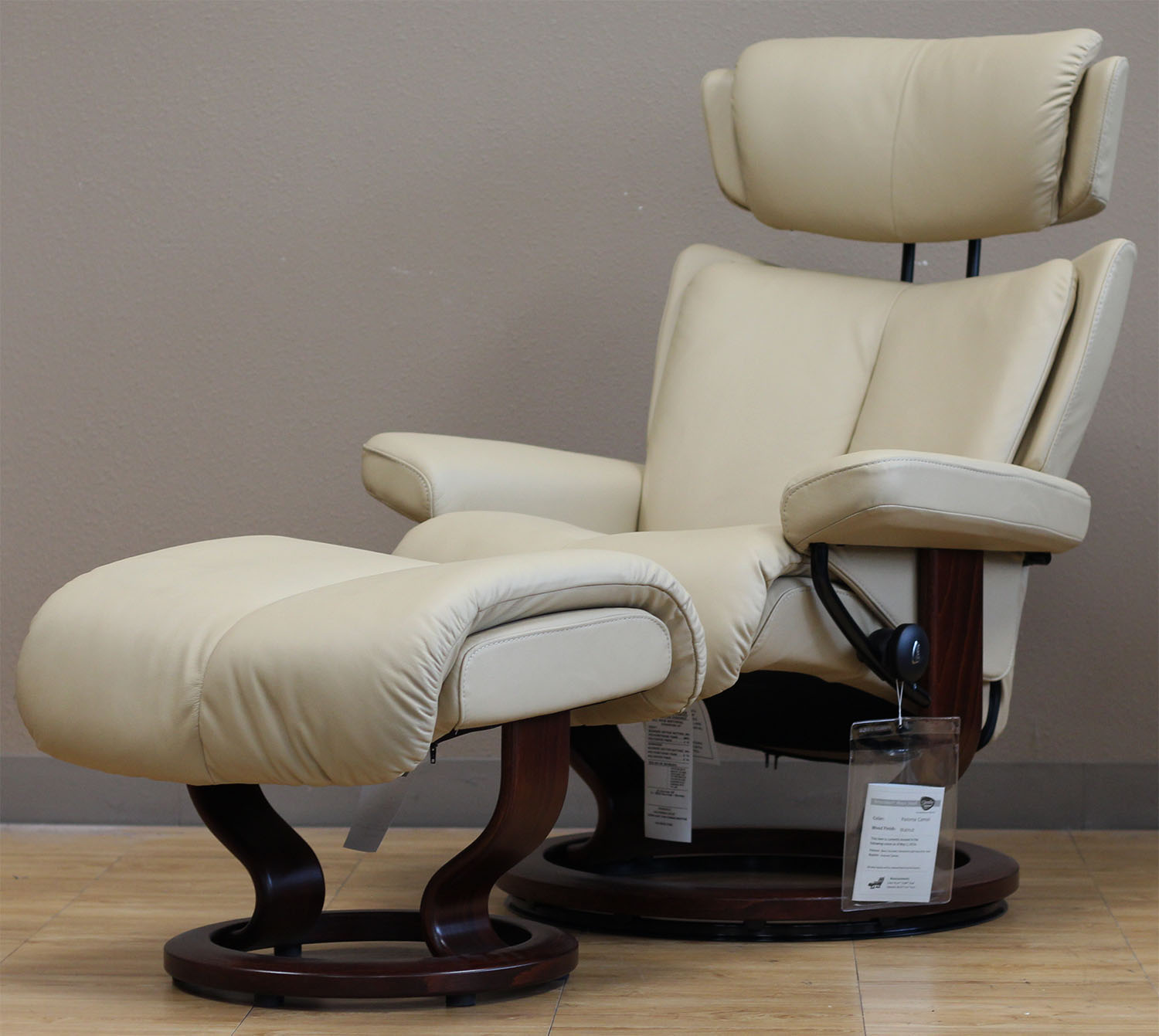 Leather recliner best sale camel color