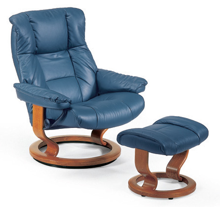 Stressless Mayfair Large Classic Wood Base Recliner Chair and Ottoman