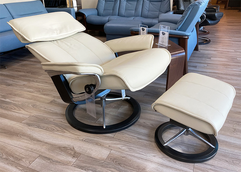 Stressless Admiral Signature Polished Aluminum Base Paloma Light Grey Leather Recliner Chair and Ottoman - Black Wood Stain Base