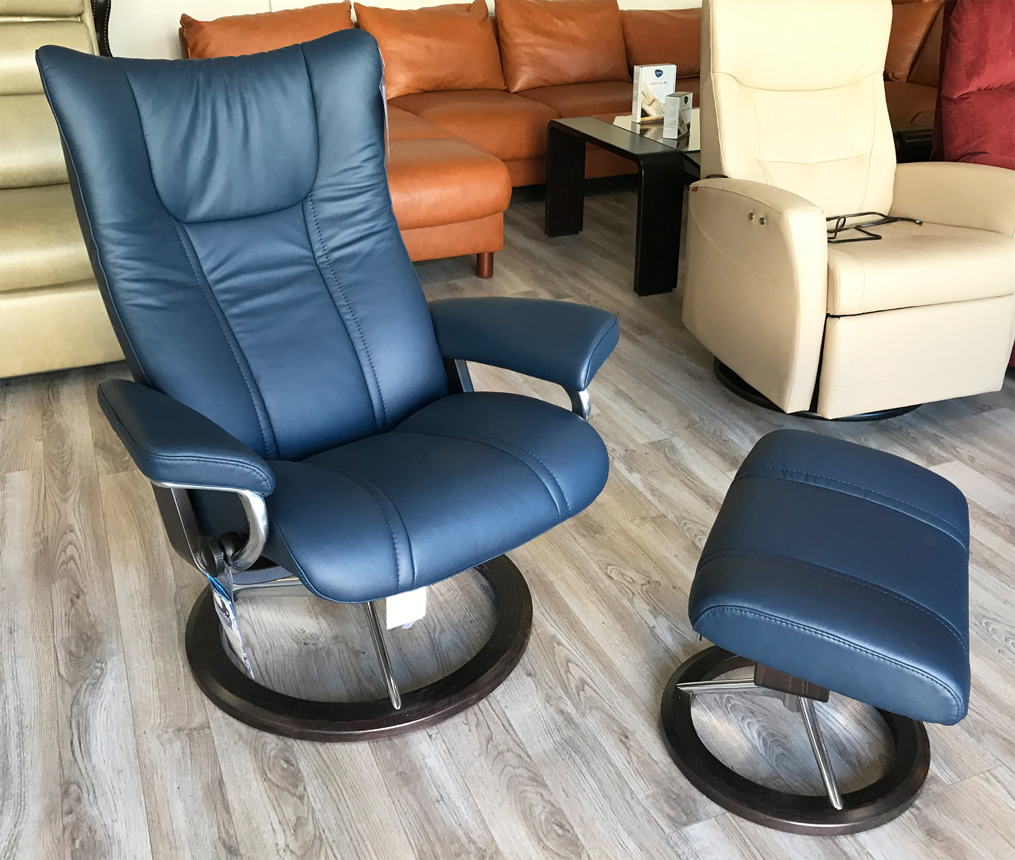 Stressless Wing Signature Base Paloma, Blue Leather Recliners
